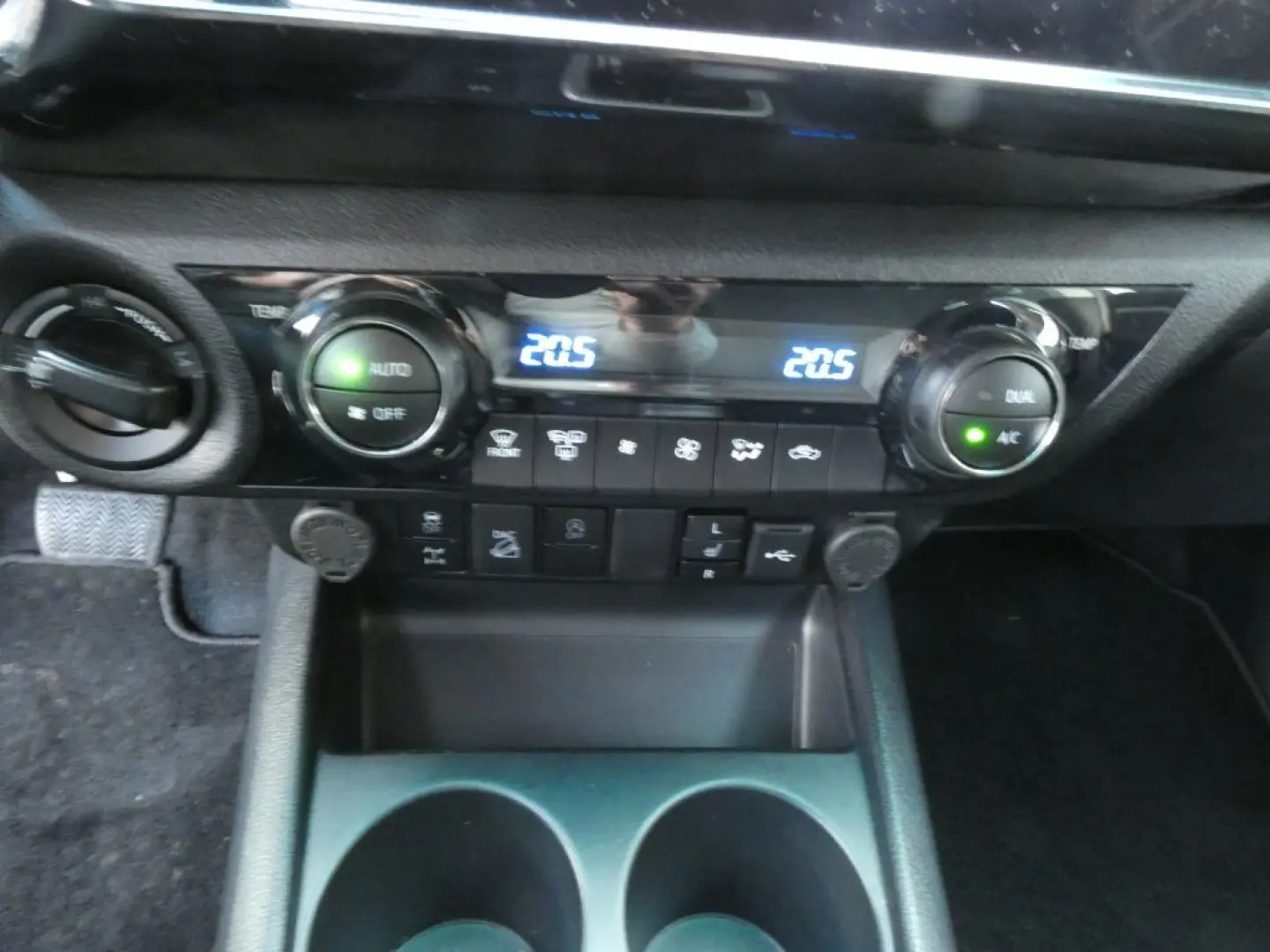 HiLux 4x4 Double Cab Comfort AHK Navi