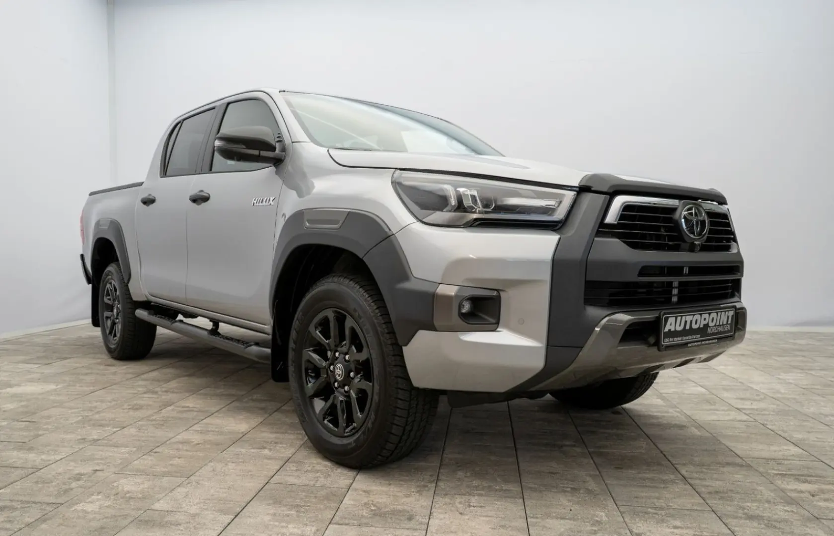 Hilux 2.8 D4-D Invincible MY2025 Mild HYBRID AHK