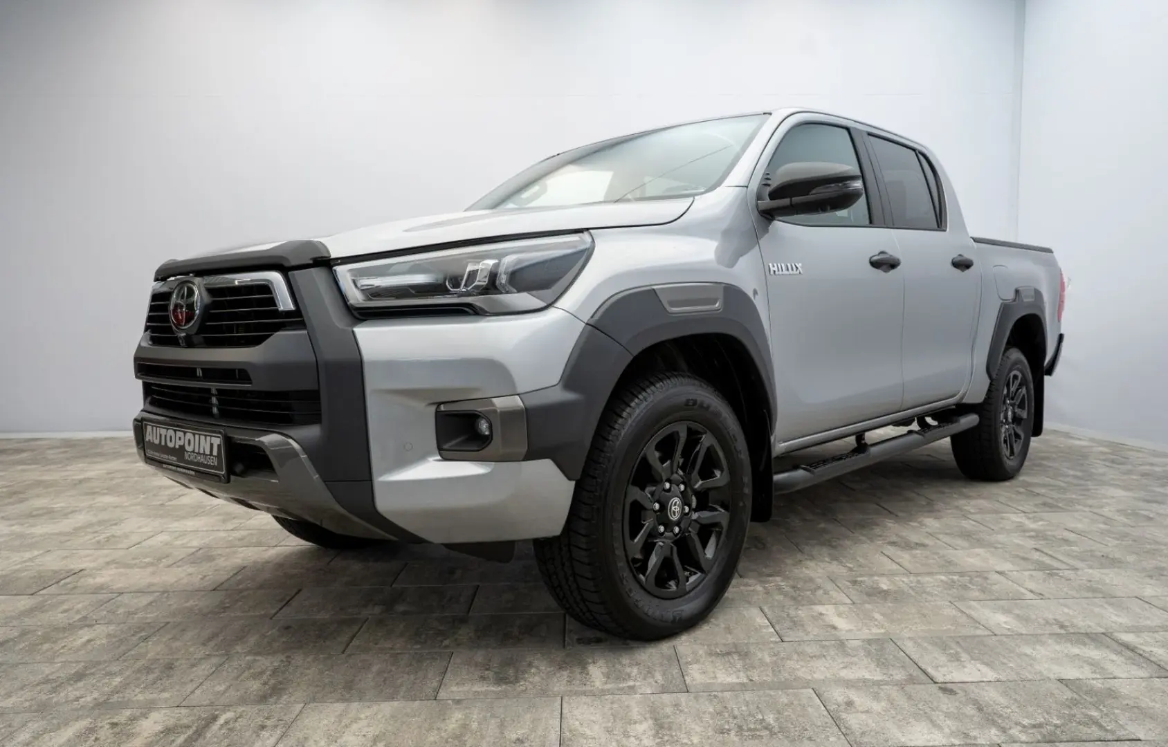 Hilux 2.8 D4-D Invincible MY2025 Mild HYBRID AHK