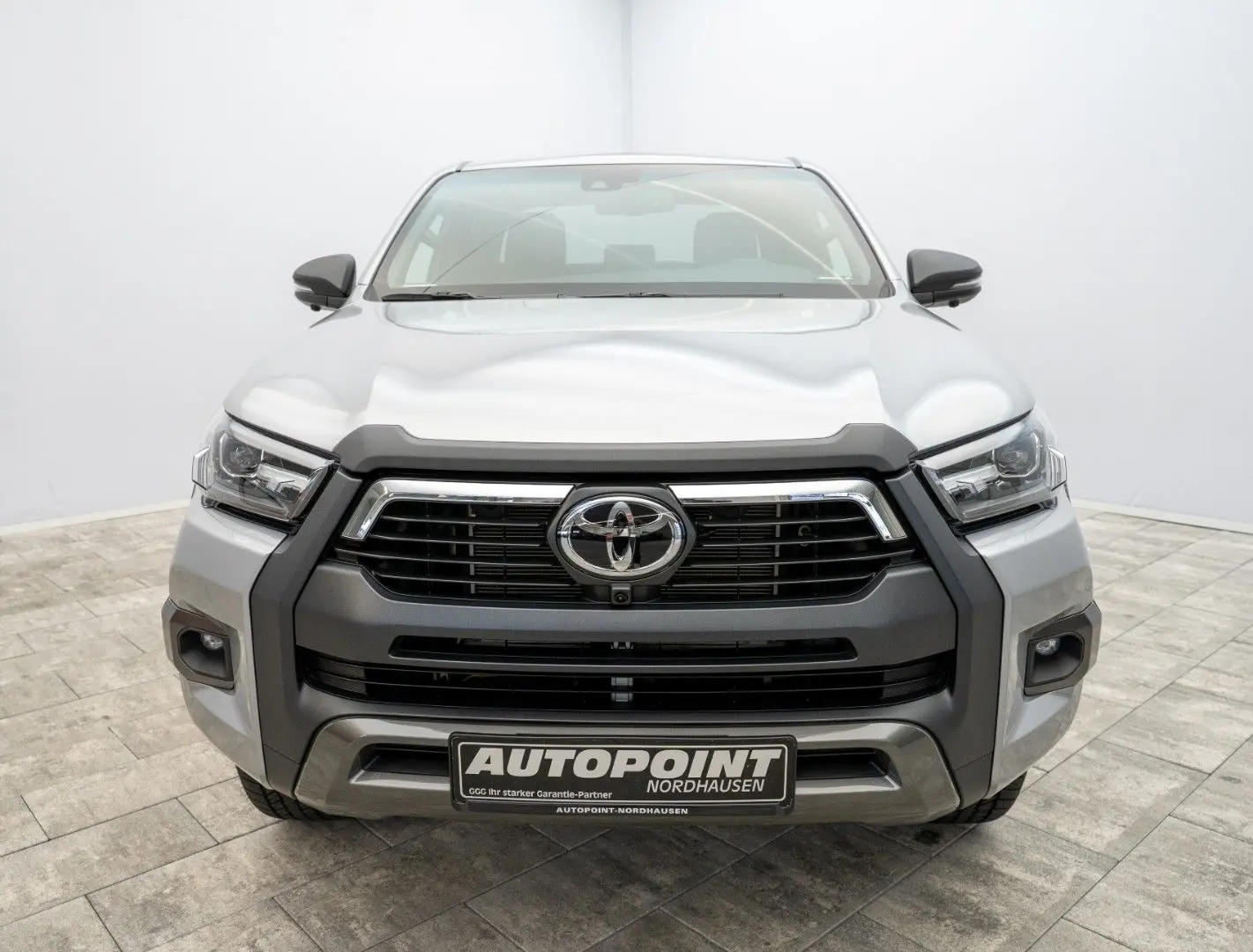 Hilux 2.8 D4-D Invincible MY2025 Mild HYBRID AHK
