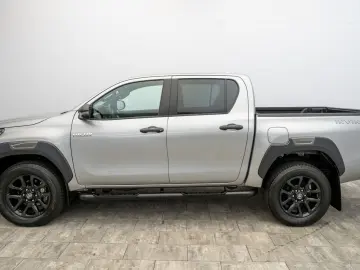 Hilux 2.8 D4-D Invincible MY2025 Mild HYBRID AHK