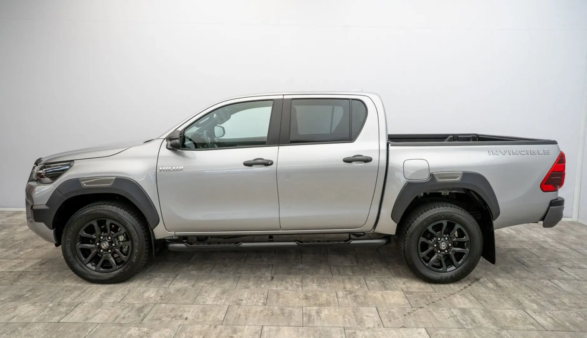 Hilux 2.8 D4-D Invincible MY2025 Mild HYBRID AHK