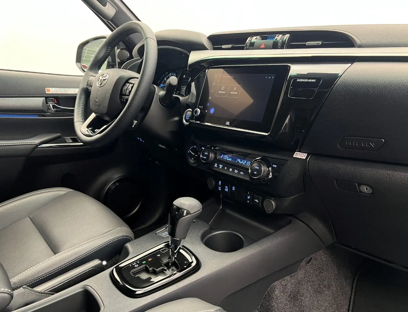 Hilux 2.8 D4-D Invincible MY2025 Mild HYBRID AHK