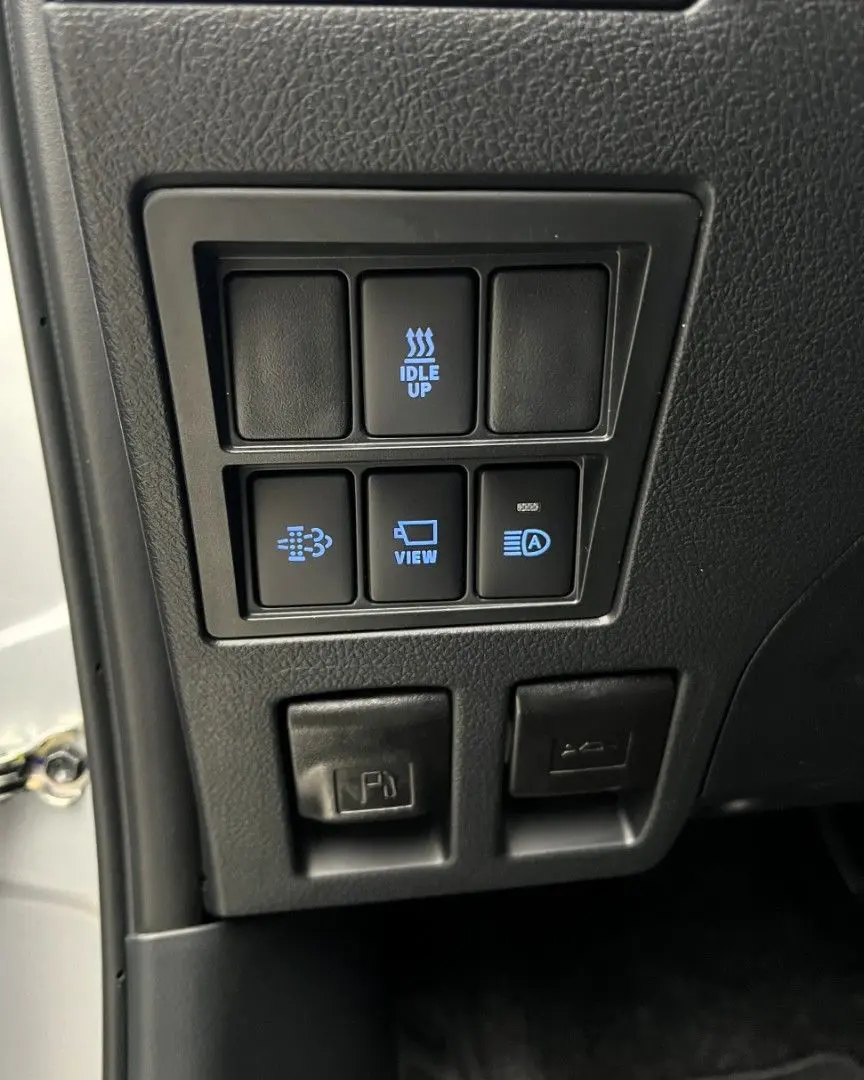 Hilux 2.8 D4-D Invincible MY2025 Mild HYBRID AHK