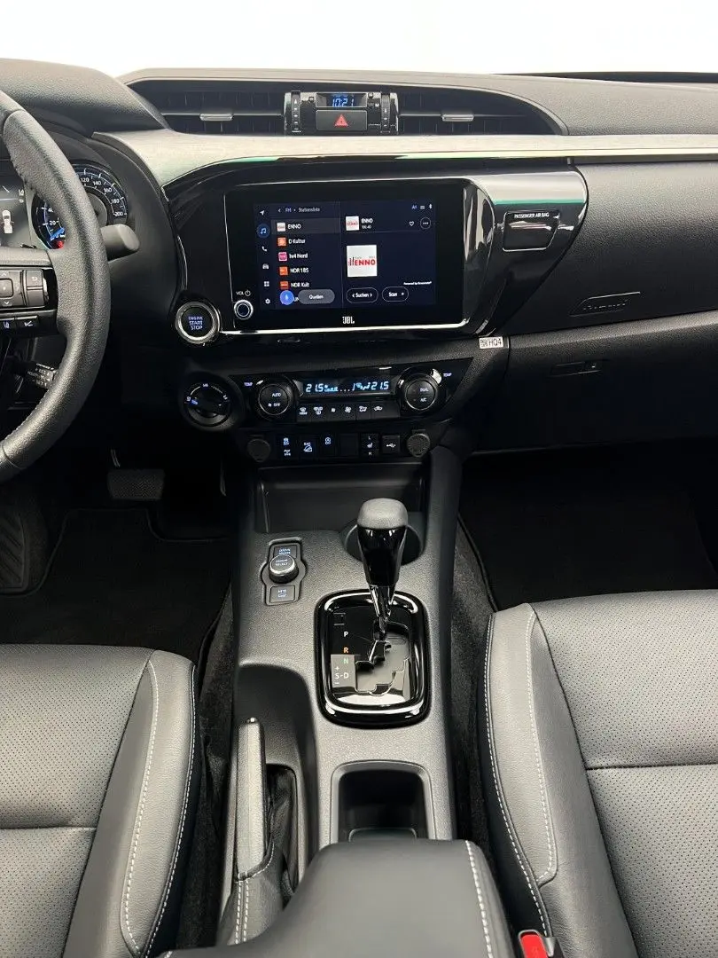 Hilux 2.8 D4-D Invincible MY2025 Mild HYBRID AHK