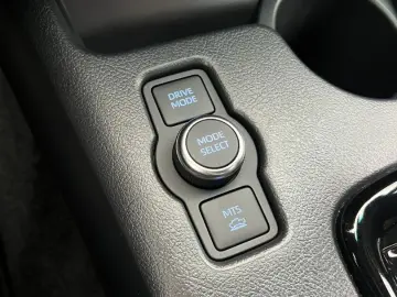 Hilux 2.8 D4-D Invincible MY2025 Mild HYBRID AHK