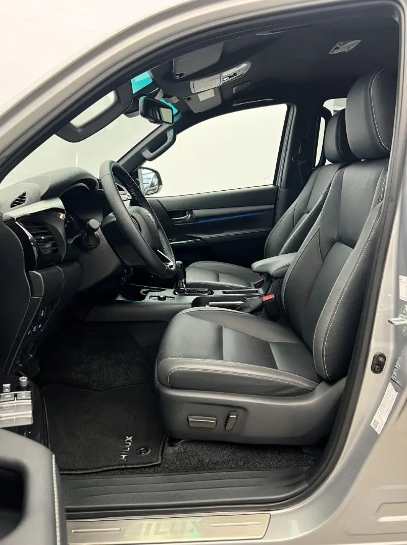 Hilux 2.8 D4-D Invincible MY2025 Mild HYBRID AHK
