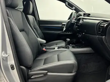 Hilux 2.8 D4-D Invincible MY2025 Mild HYBRID AHK