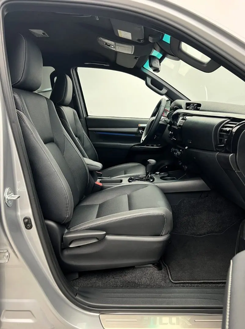 Hilux 2.8 D4-D Invincible MY2025 Mild HYBRID AHK