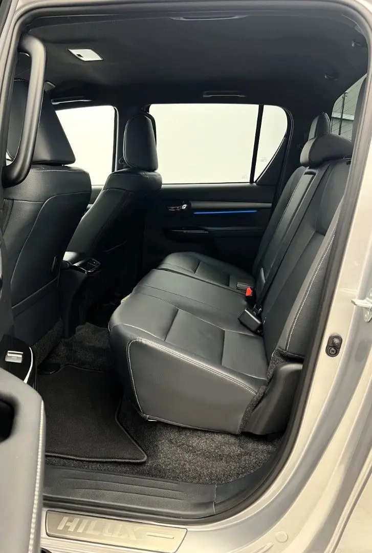 Hilux 2.8 D4-D Invincible MY2025 Mild HYBRID AHK