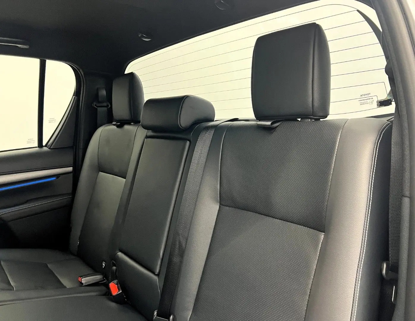 Hilux 2.8 D4-D Invincible MY2025 Mild HYBRID AHK