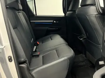 Hilux 2.8 D4-D Invincible MY2025 Mild HYBRID AHK