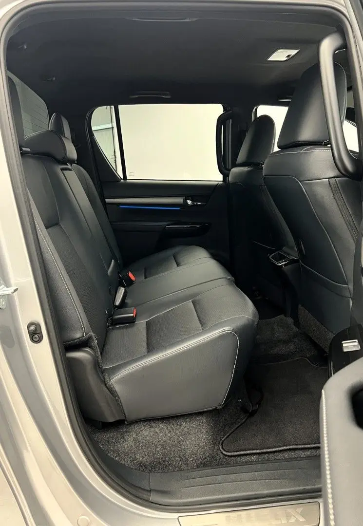 Hilux 2.8 D4-D Invincible MY2025 Mild HYBRID AHK