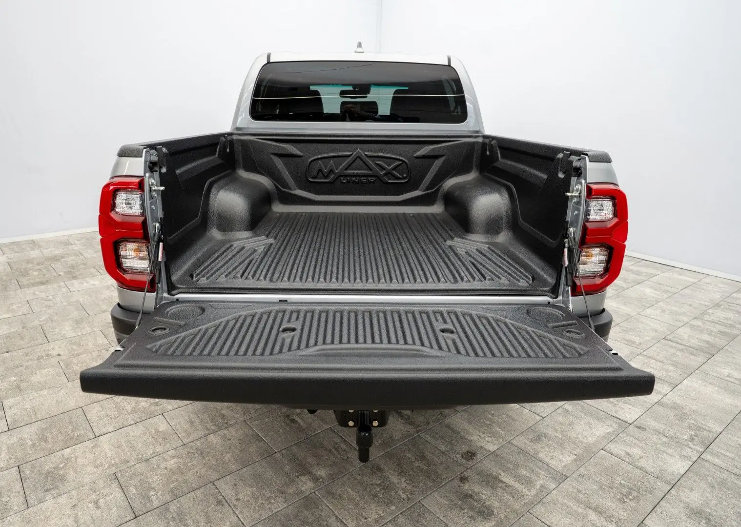 Hilux 2.8 D4-D Invincible MY2025 Mild HYBRID AHK