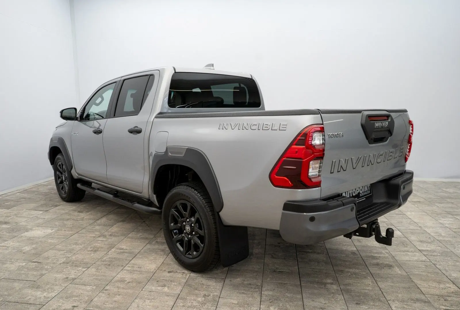Hilux 2.8 D4-D Invincible MY2025 Mild HYBRID AHK