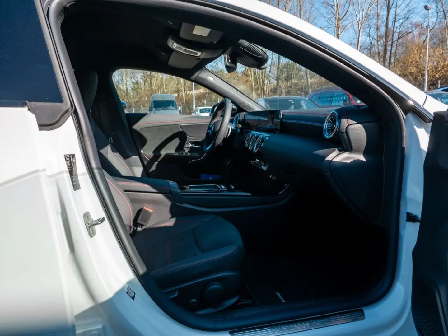 CLA 200 d Coupé AMG Line AHK Distr MULTIBEAM Kam