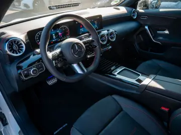 CLA 200 d Coupé AMG Line AHK Distr MULTIBEAM Kam