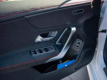 CLA 200 d Coupé AMG Line AHK Distr MULTIBEAM Kam