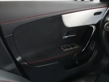 CLA 250 e  AMG Multibeam Pano Night Burmester