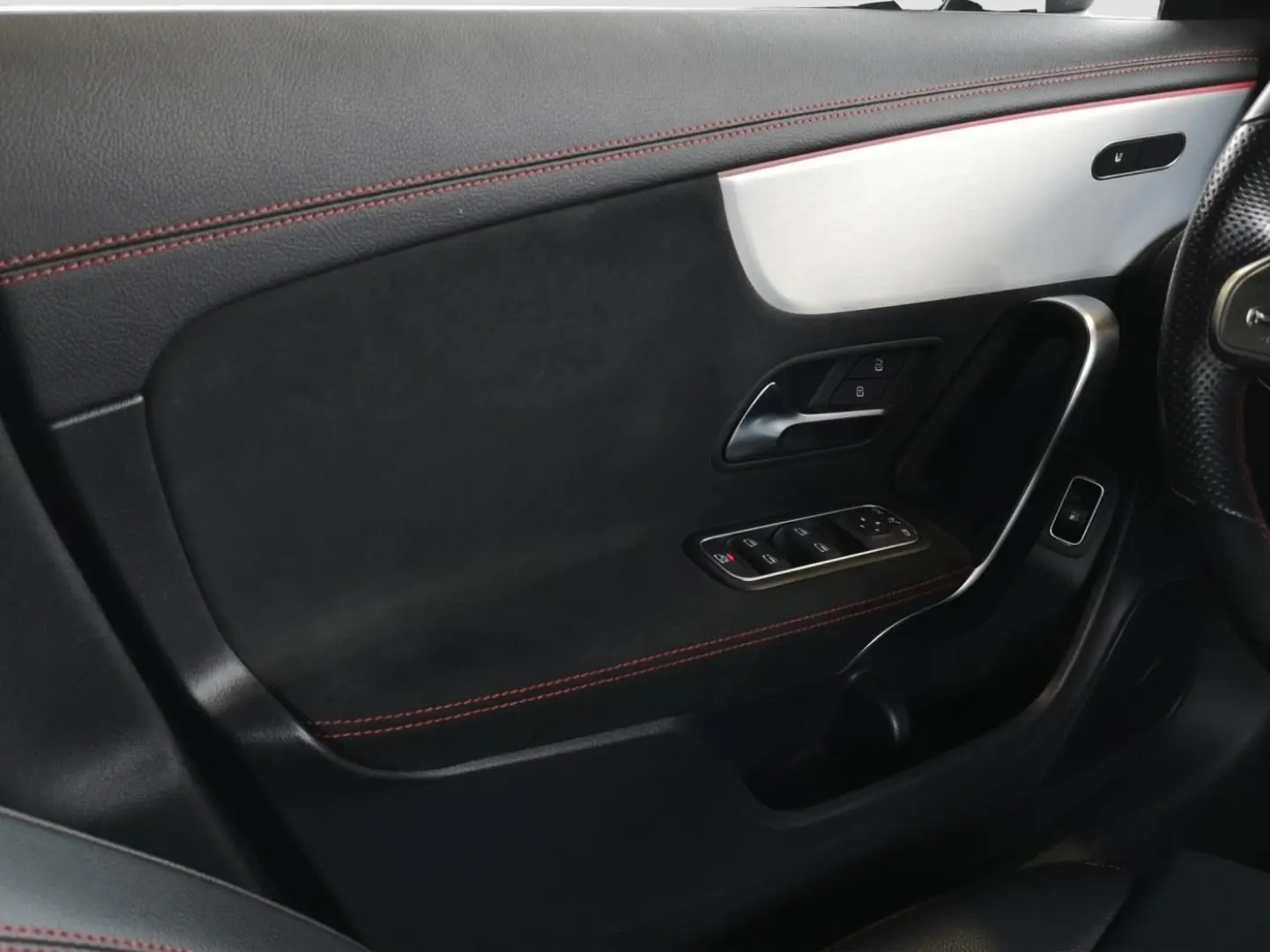 CLA 250 e  AMG Multibeam Pano Night Burmester