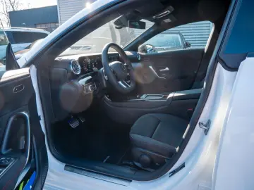 CLA 200 d Coupé AMG Line AHK Distr MULTIBEAM Kam