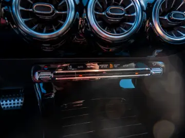 CLA 200 d Coupé AMG Line AHK Distr MULTIBEAM Kam