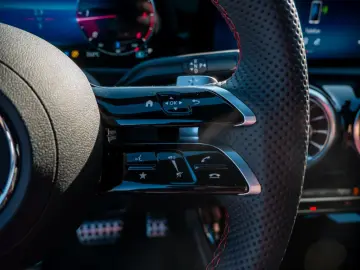 CLA 200 d Coupé AMG Line AHK Distr MULTIBEAM Kam