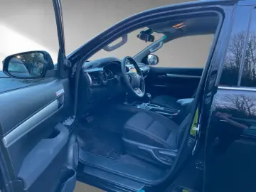 Hilux 2.4D 4x4 Double Cab Comfort  AHK 2xPDC NAV