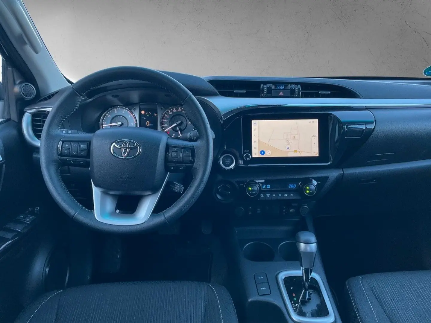 Hilux 2.4D 4x4 Double Cab Comfort  AHK 2xPDC NAV