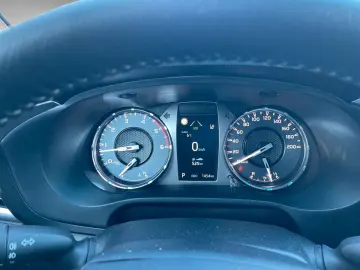 Hilux 2.4D 4x4 Double Cab Comfort  AHK 2xPDC NAV