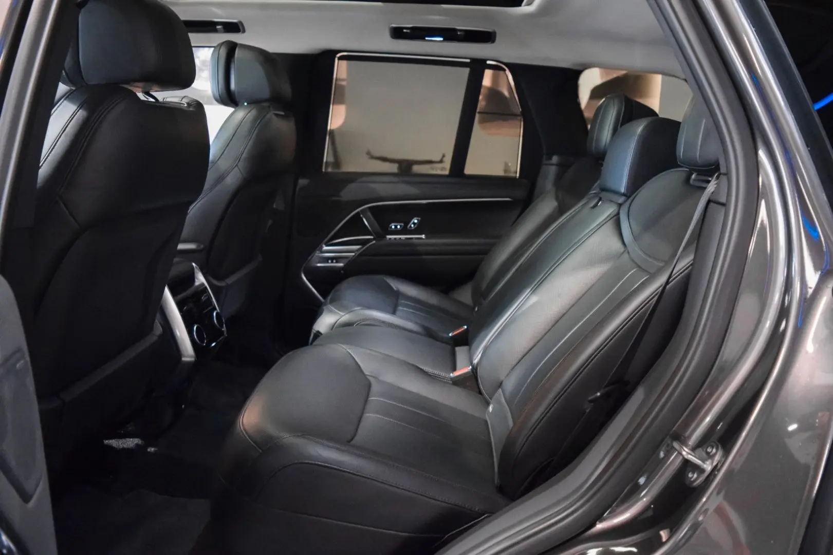 RANGE ROVER 4.4 P530 HSE - SHADOW EXTERIOR PACK