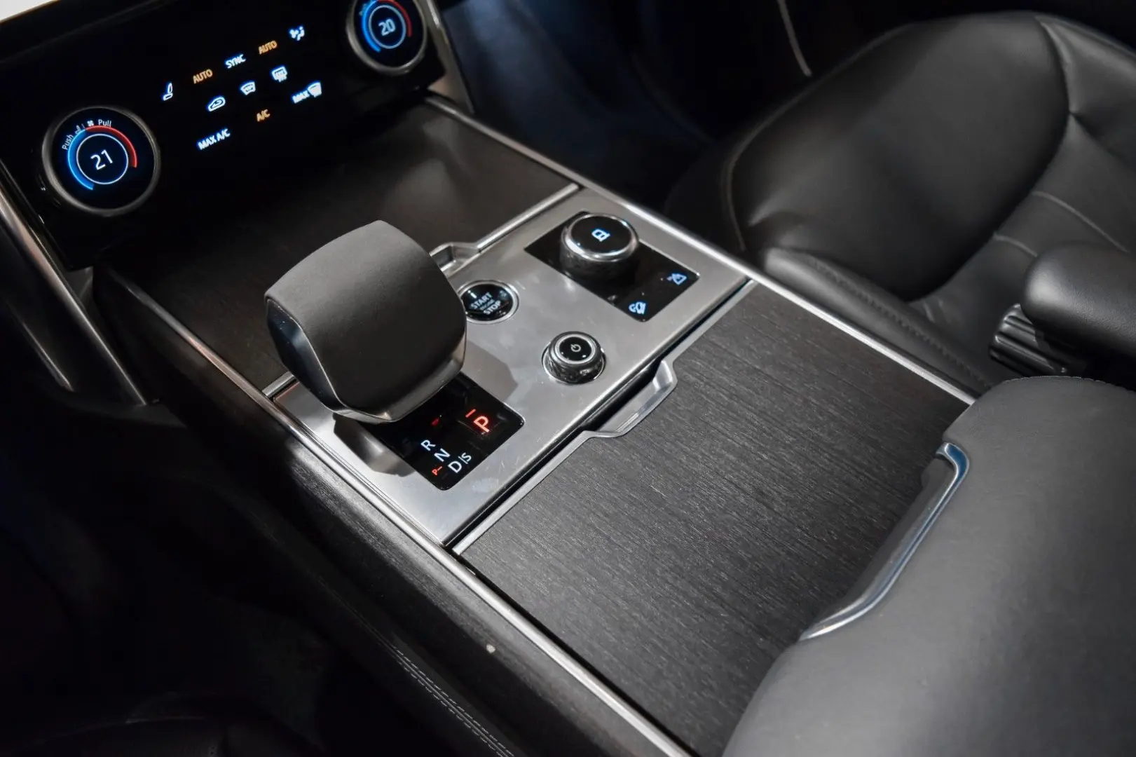 RANGE ROVER 4.4 P530 HSE - SHADOW EXTERIOR PACK