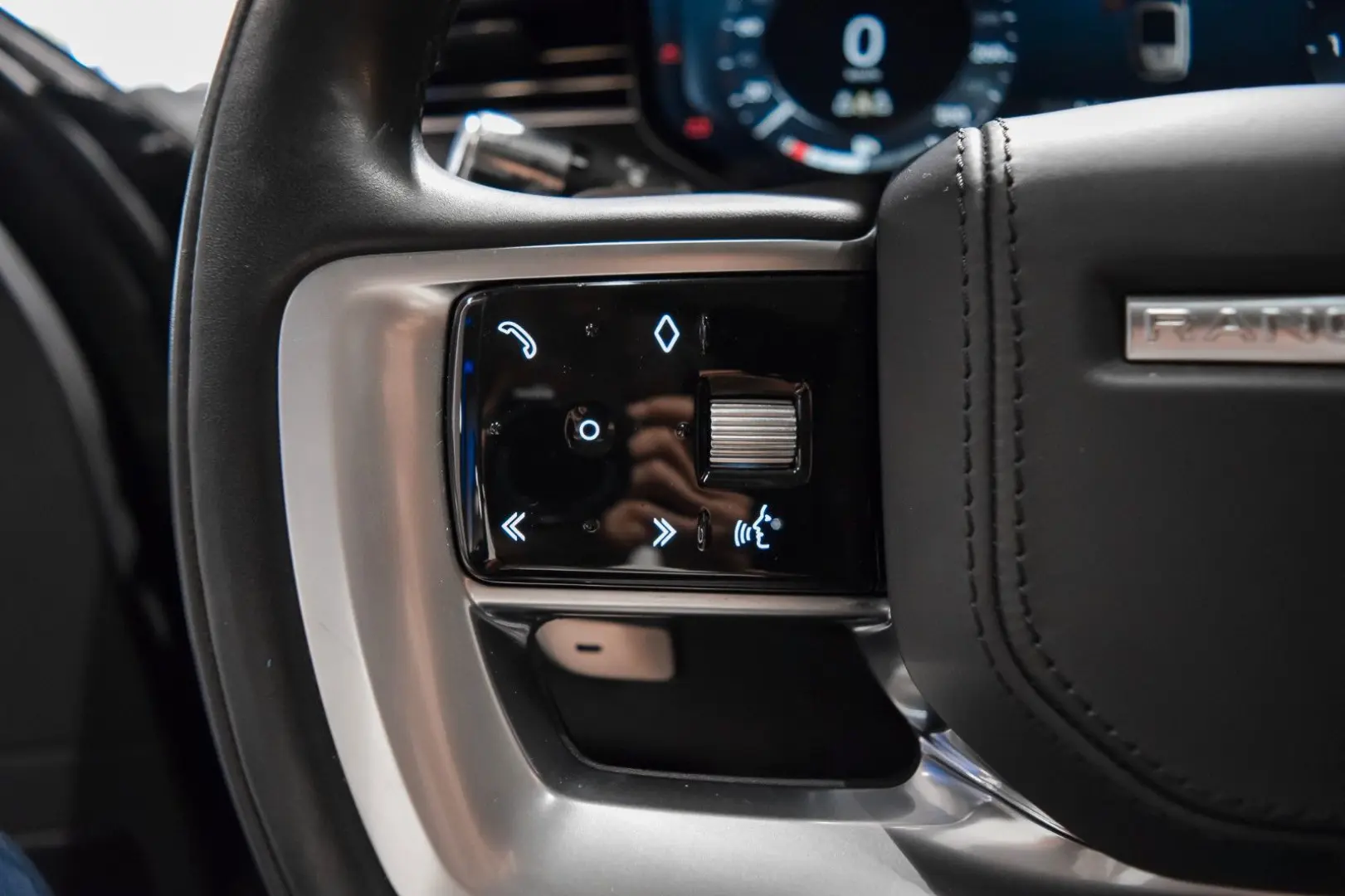 RANGE ROVER 4.4 P530 HSE - SHADOW EXTERIOR PACK