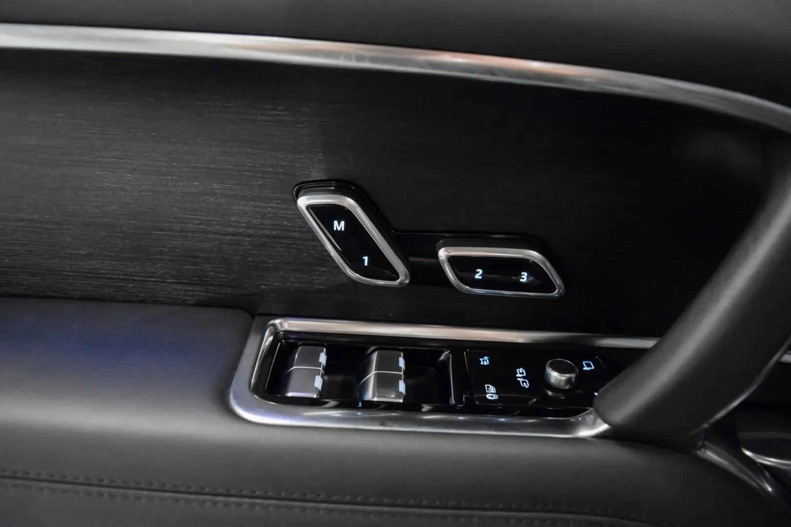 RANGE ROVER 4.4 P530 HSE - SHADOW EXTERIOR PACK