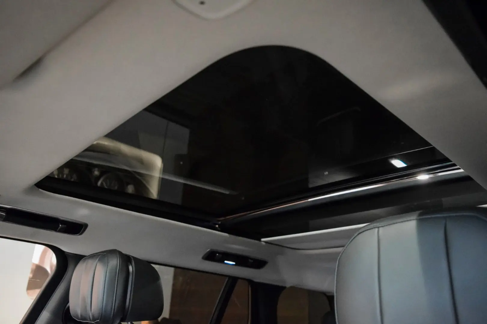 RANGE ROVER 4.4 P530 HSE - SHADOW EXTERIOR PACK