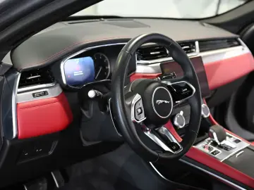 F-PACE P250 R-Dynamic SE AWD Pano