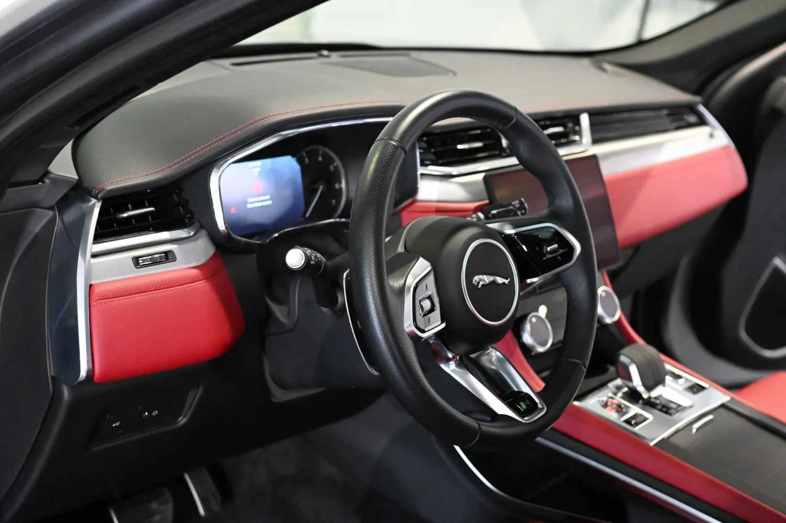 F-PACE P250 R-Dynamic SE AWD Pano