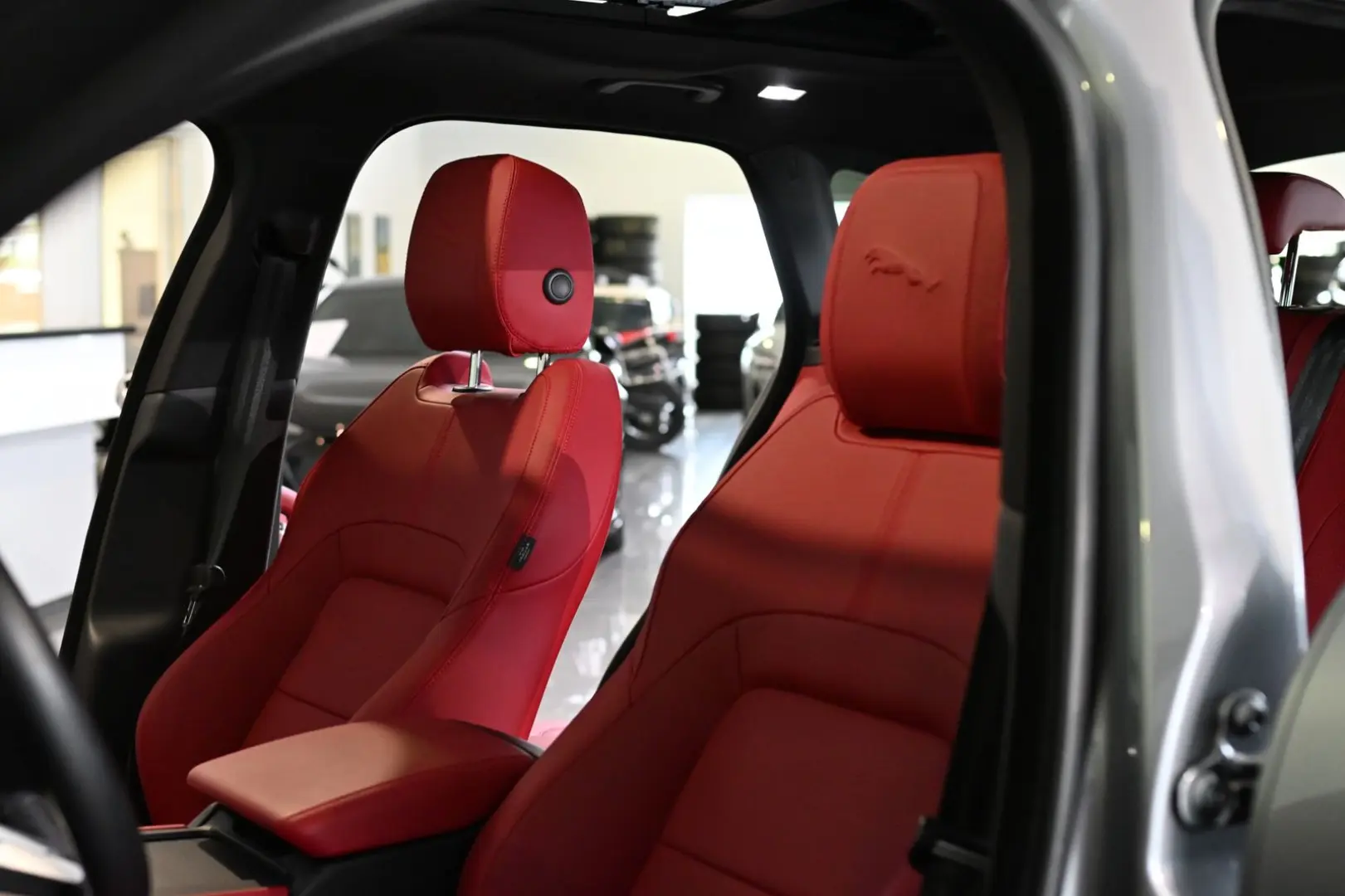 F-PACE P250 R-Dynamic SE AWD Pano