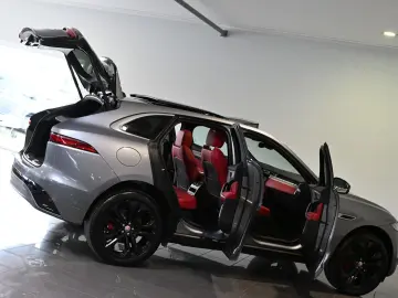 F-PACE P250 R-Dynamic SE AWD Pano