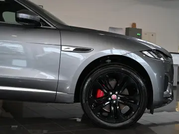 F-PACE P250 R-Dynamic SE AWD Pano