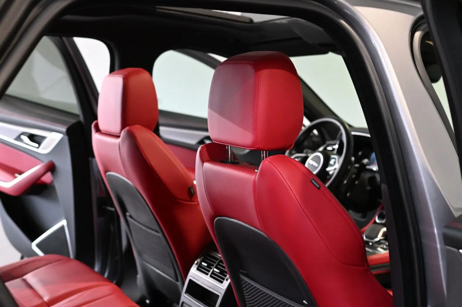 F-PACE P250 R-Dynamic SE AWD Pano