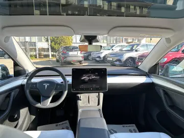 Tesla Model Y Long Range Dual Motor AWD