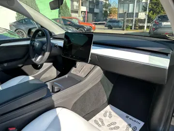 Tesla Model Y Long Range Dual Motor AWD