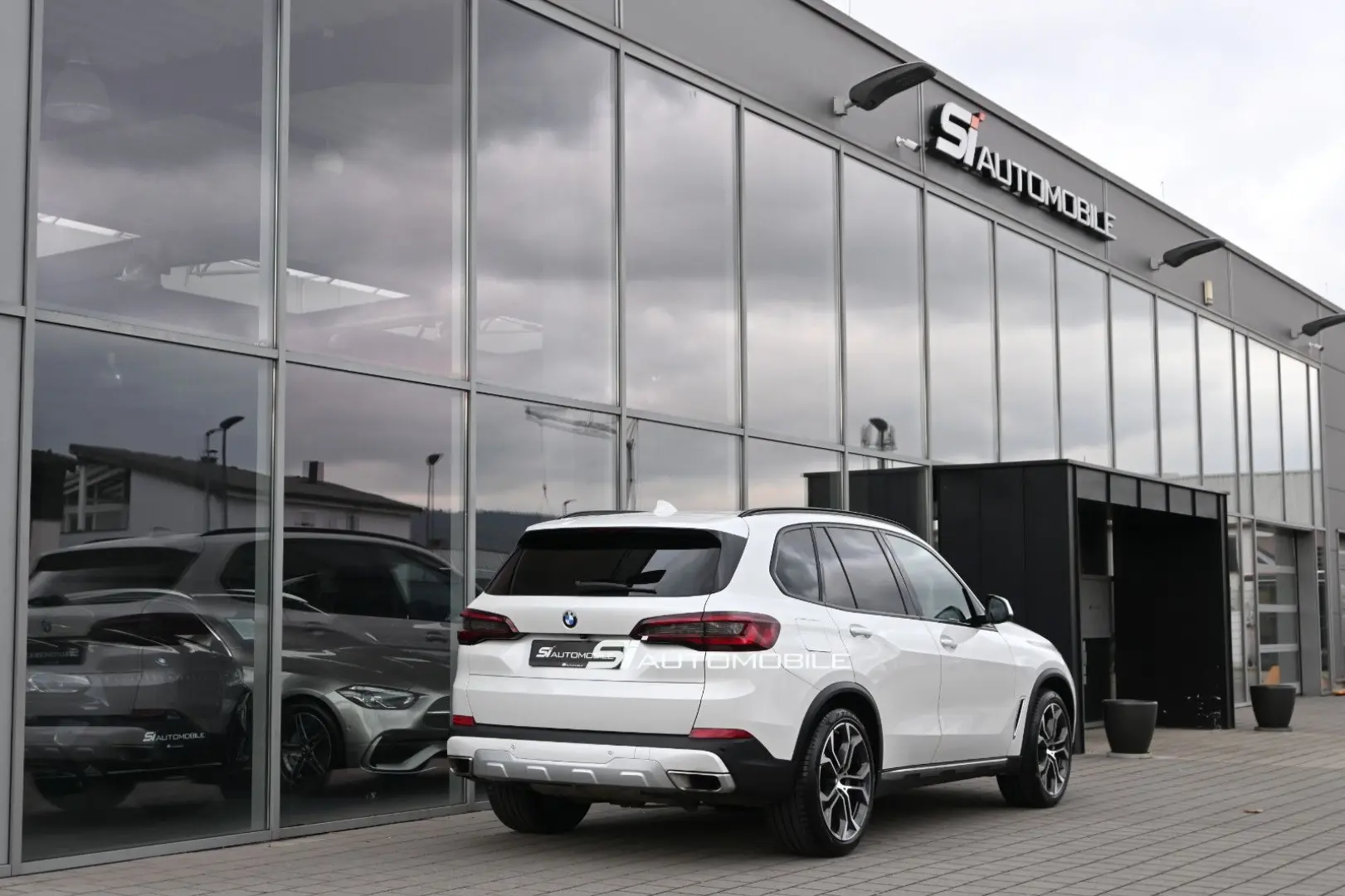 X5 xDr. 30d xLine  UVP 113.699€  INTEGRAL LUFT