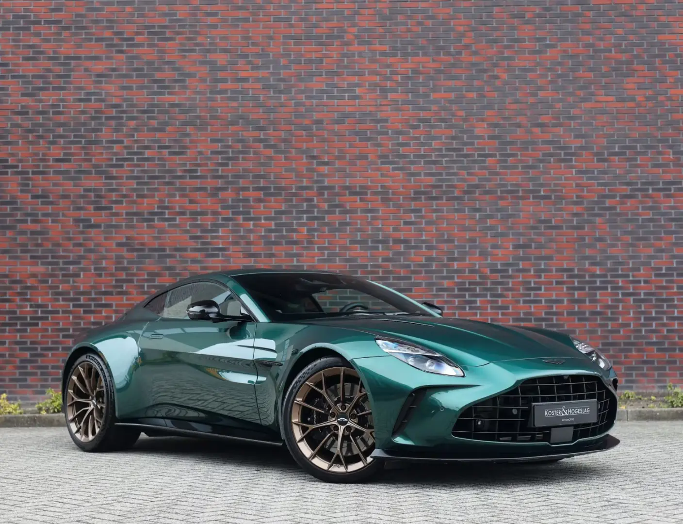 Aston Martin V8 Vantage   Sofort - Malachite - B&O - 360