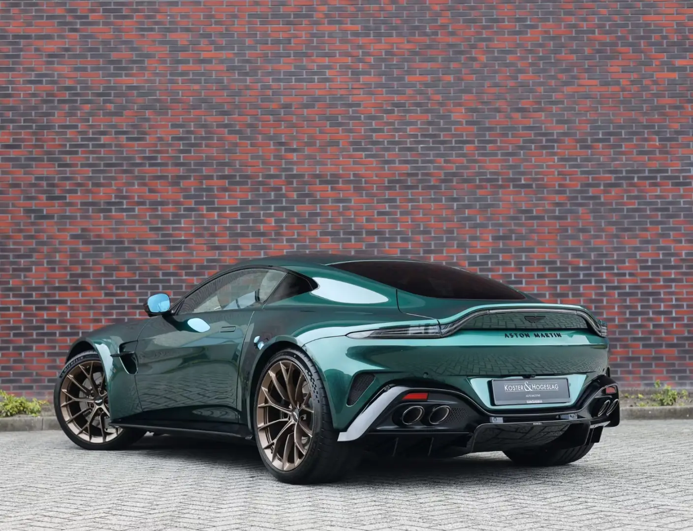Aston Martin V8 Vantage   Sofort - Malachite - B&O - 360