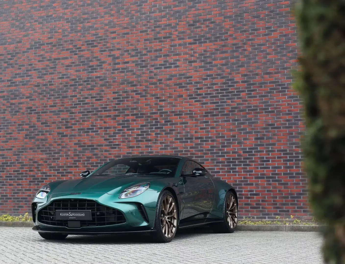 Aston Martin V8 Vantage   Sofort - Malachite - B&O - 360