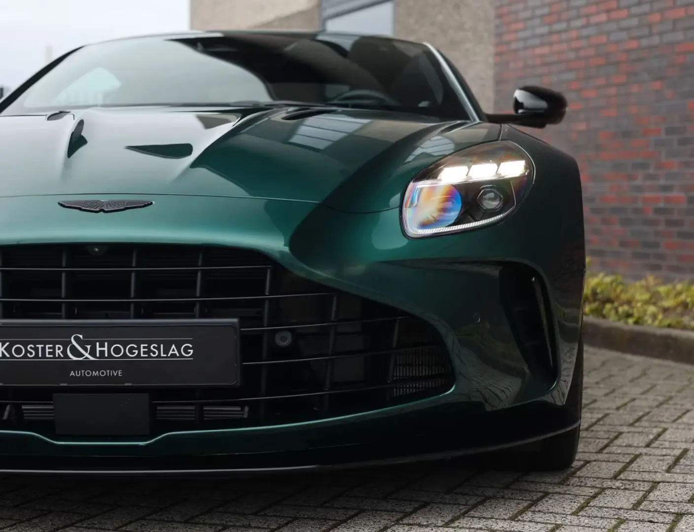 Aston Martin V8 Vantage   Sofort - Malachite - B&O - 360
