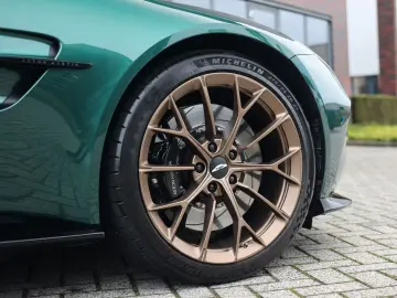 Aston Martin V8 Vantage   Sofort - Malachite - B&O - 360