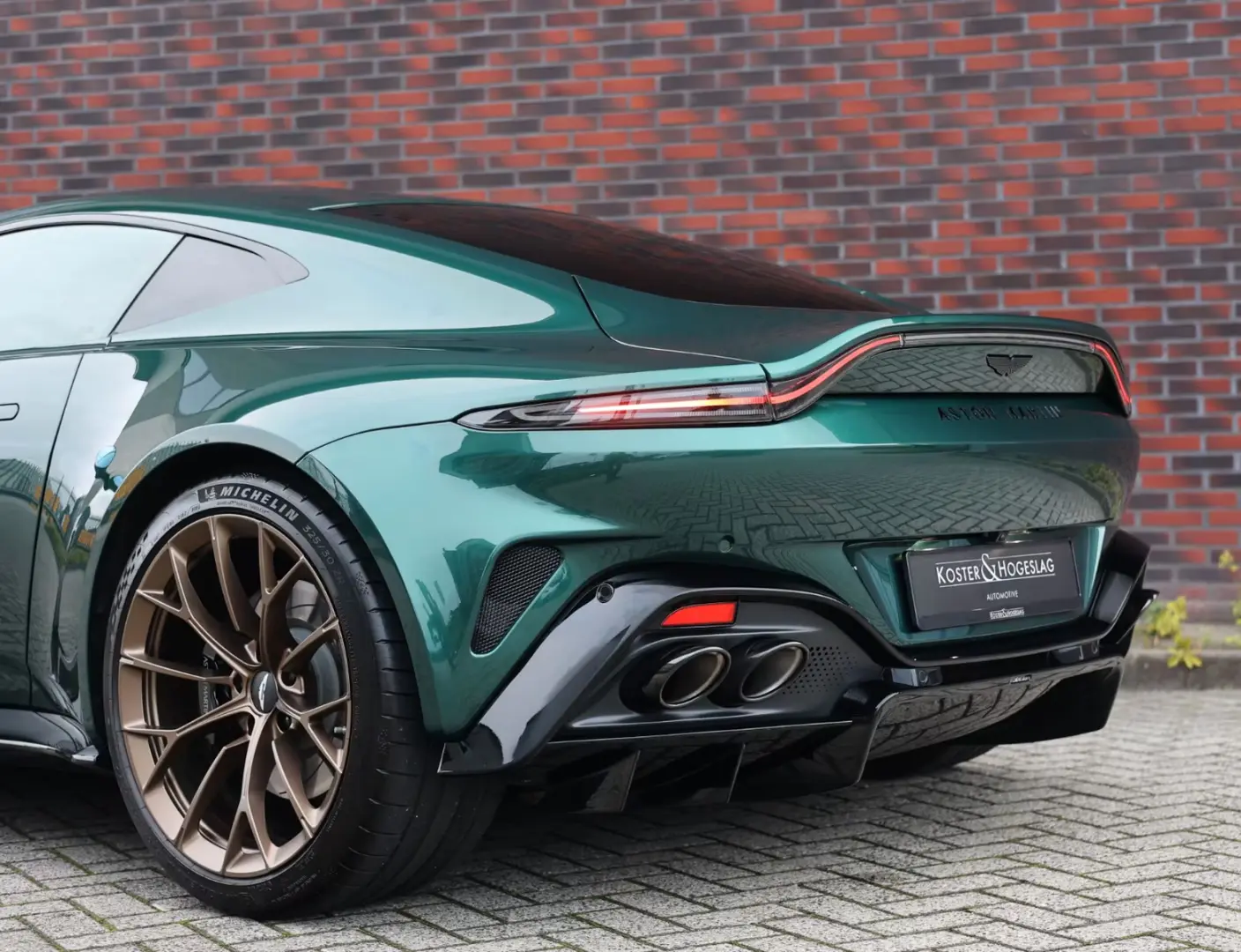 Aston Martin V8 Vantage   Sofort - Malachite - B&O - 360